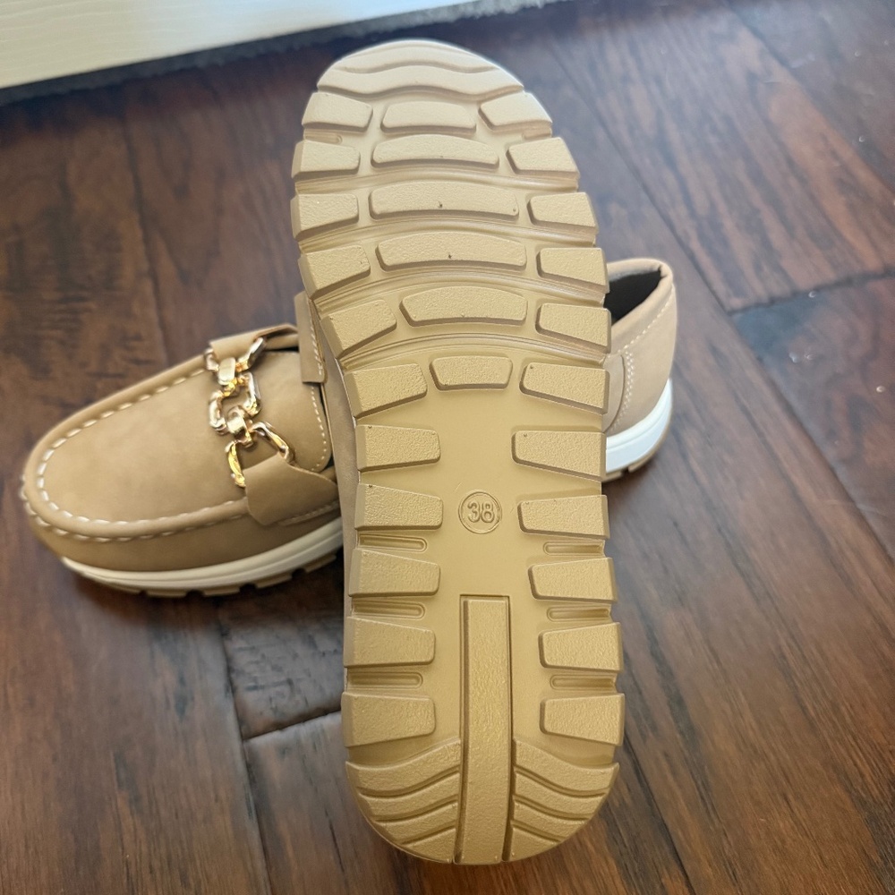 Womens Chain Decorated Loafer